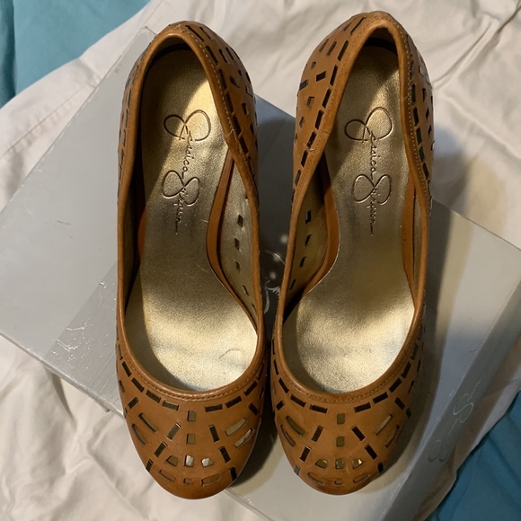 Jessica Simpson platform heels - Picture 2 of 4